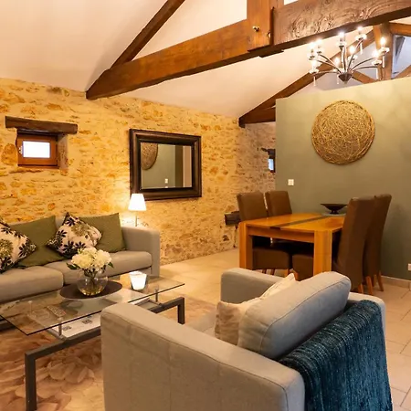 Larroque Haute Holiday home *