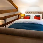 Larroque Haute Holiday home *